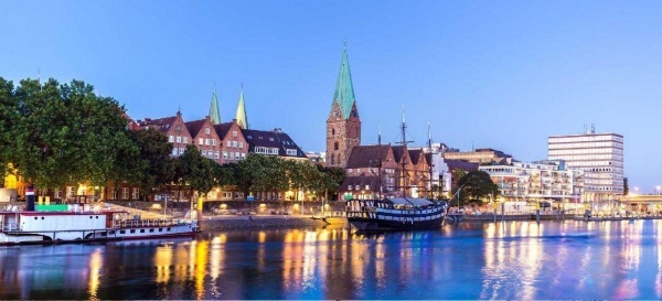 Észak-Németország: Hansa városok és a két tenger partján ***