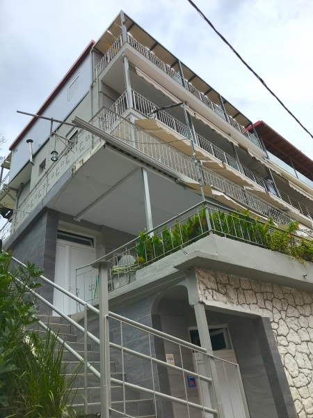 Cozy apartmanház, repülővel